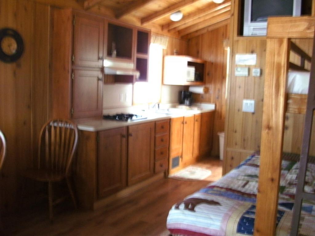 Bend-Sunriver Camping Resort Studio Cabin 6 Bagian luar foto