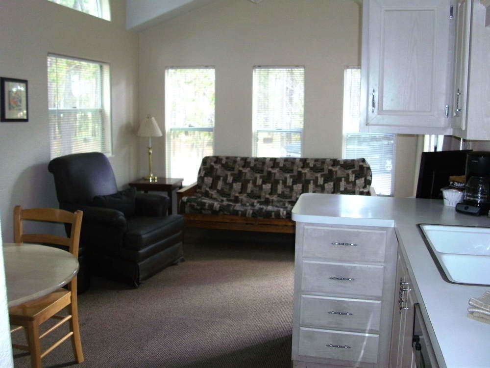 Bend-Sunriver Camping Resort Studio Cabin 6 Bagian luar foto
