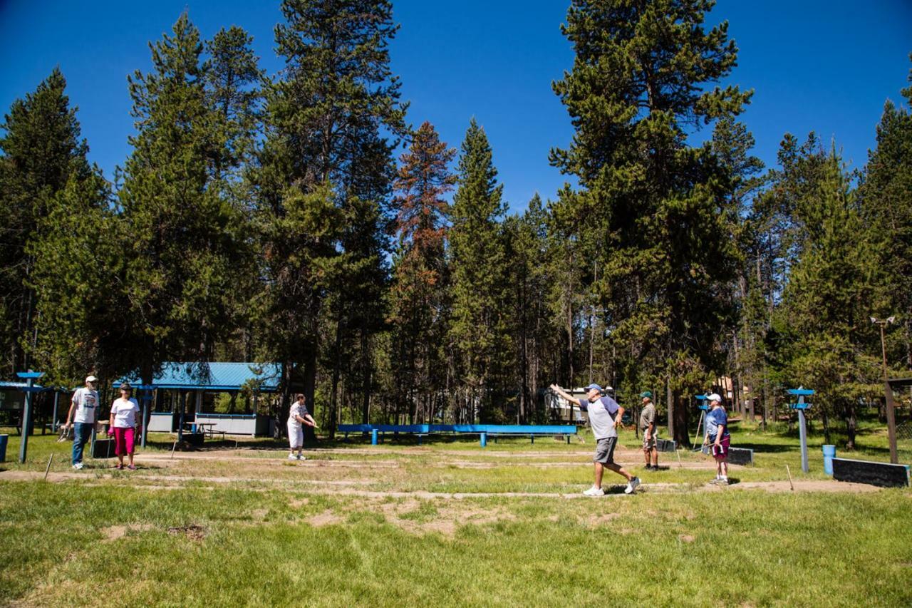 Bend-Sunriver Camping Resort Studio Cabin 6 Bagian luar foto